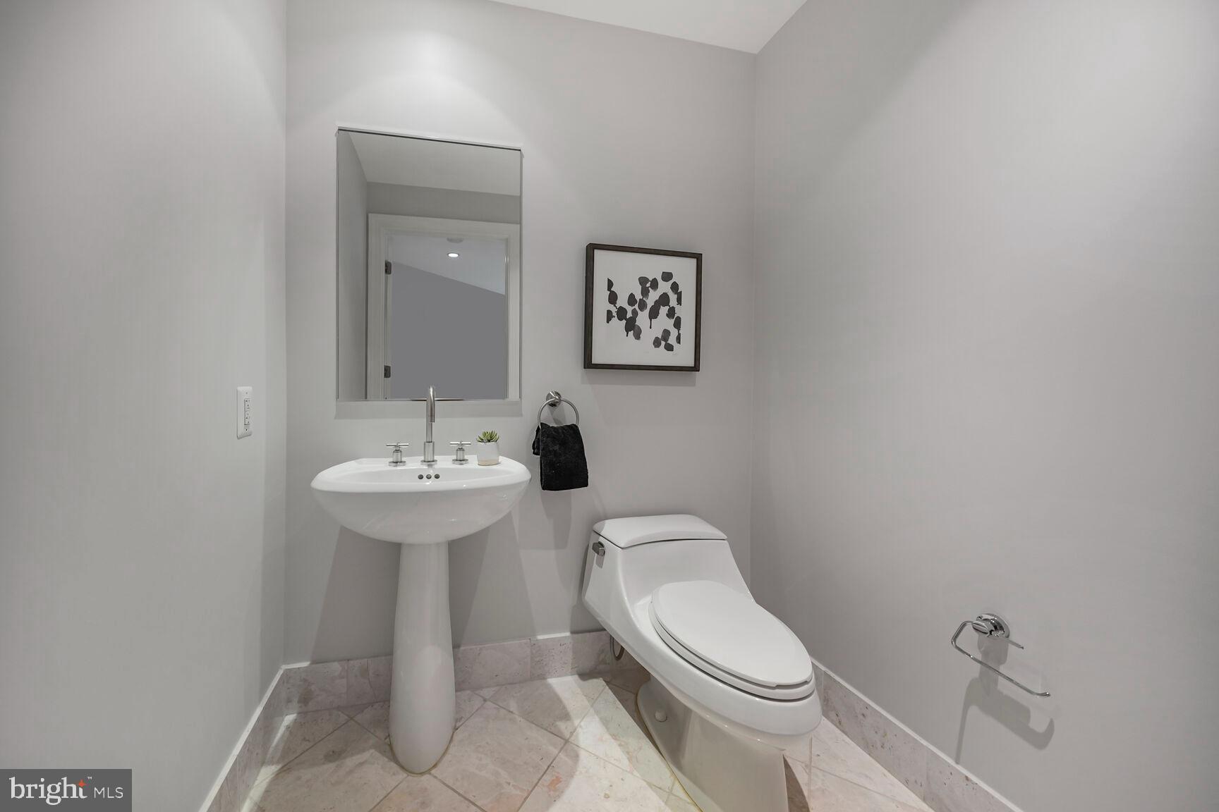 TURNBERRY TOWER - Residential