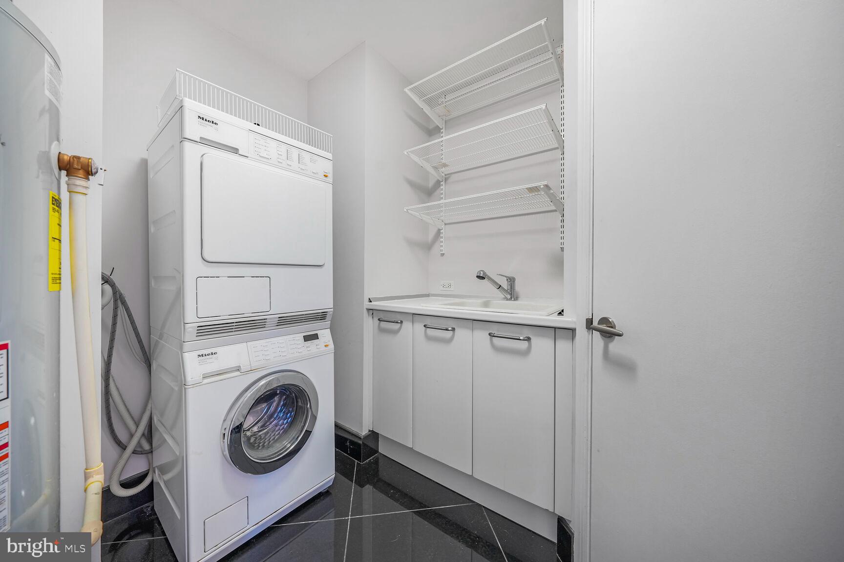 TURNBERRY TOWER - Residential