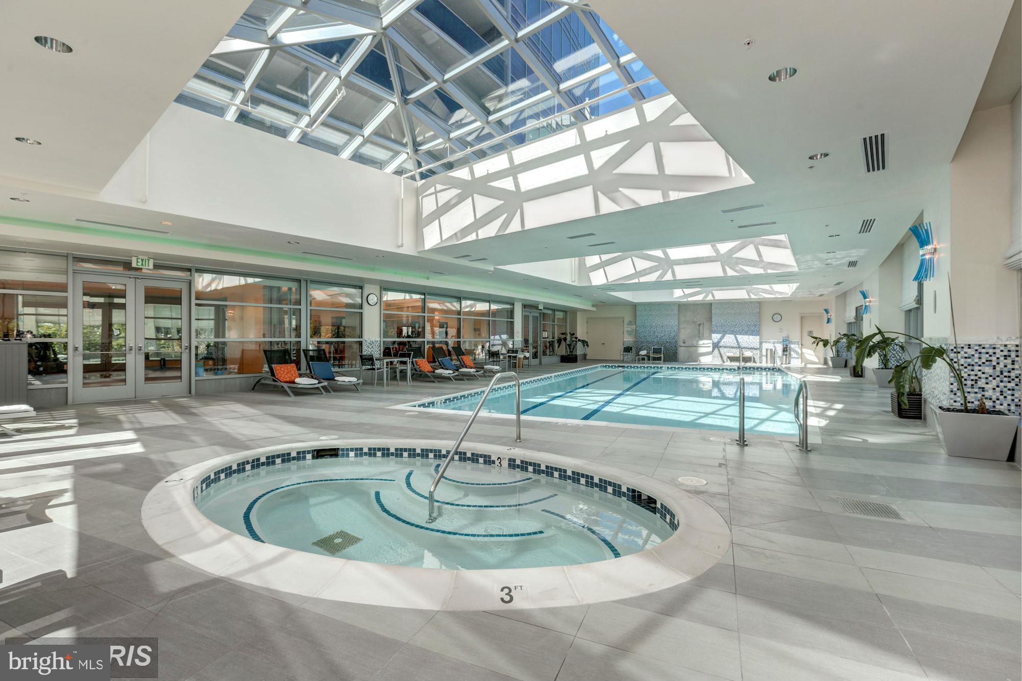 TURNBERRY TOWER - Residential