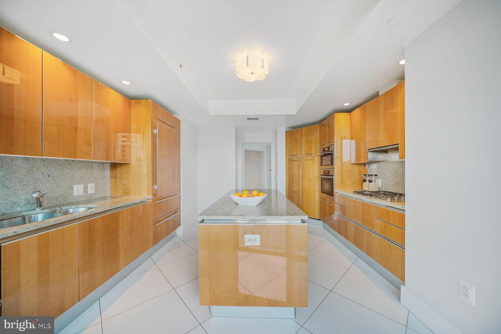 TURNBERRY TOWER - Residential