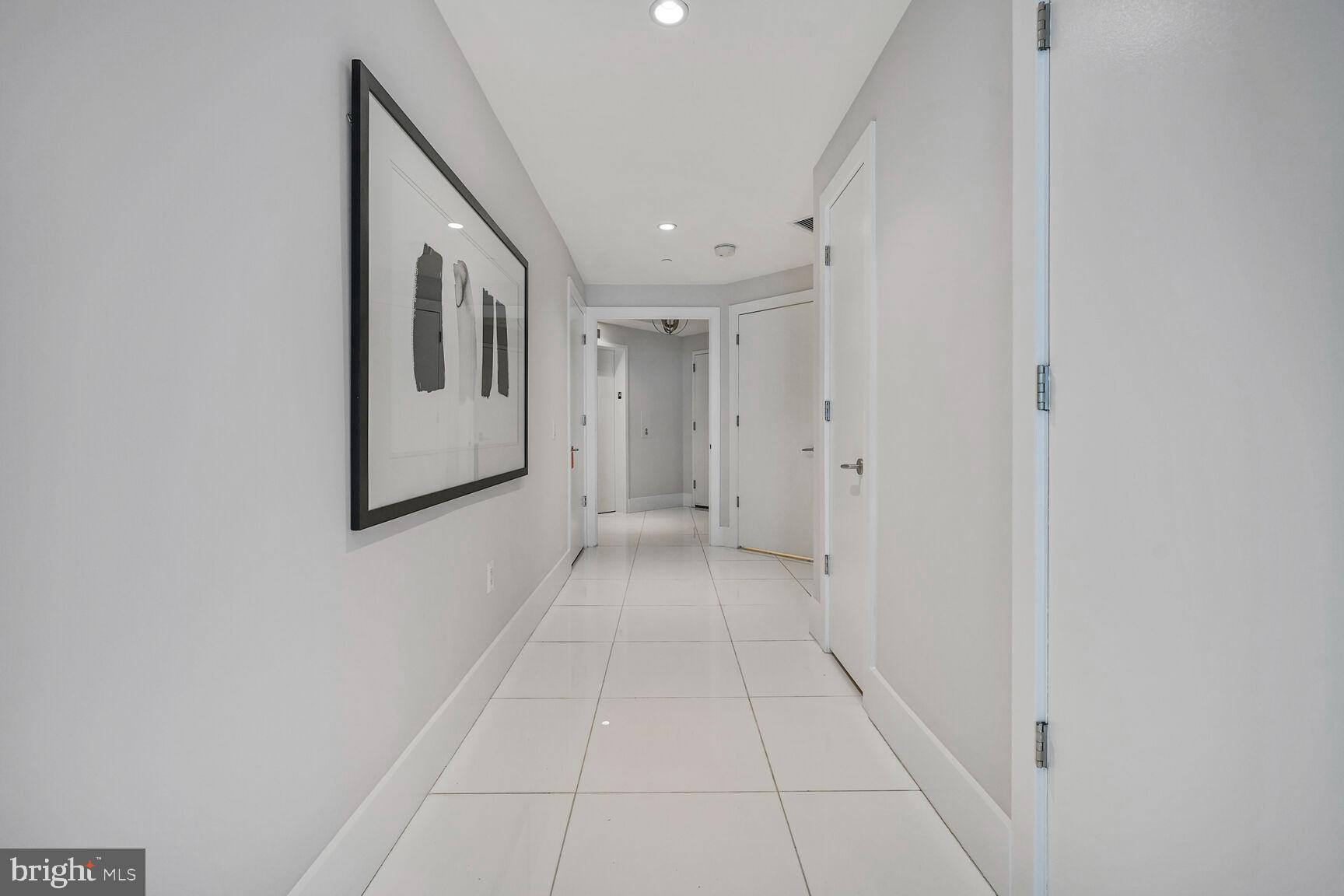 TURNBERRY TOWER - Residential