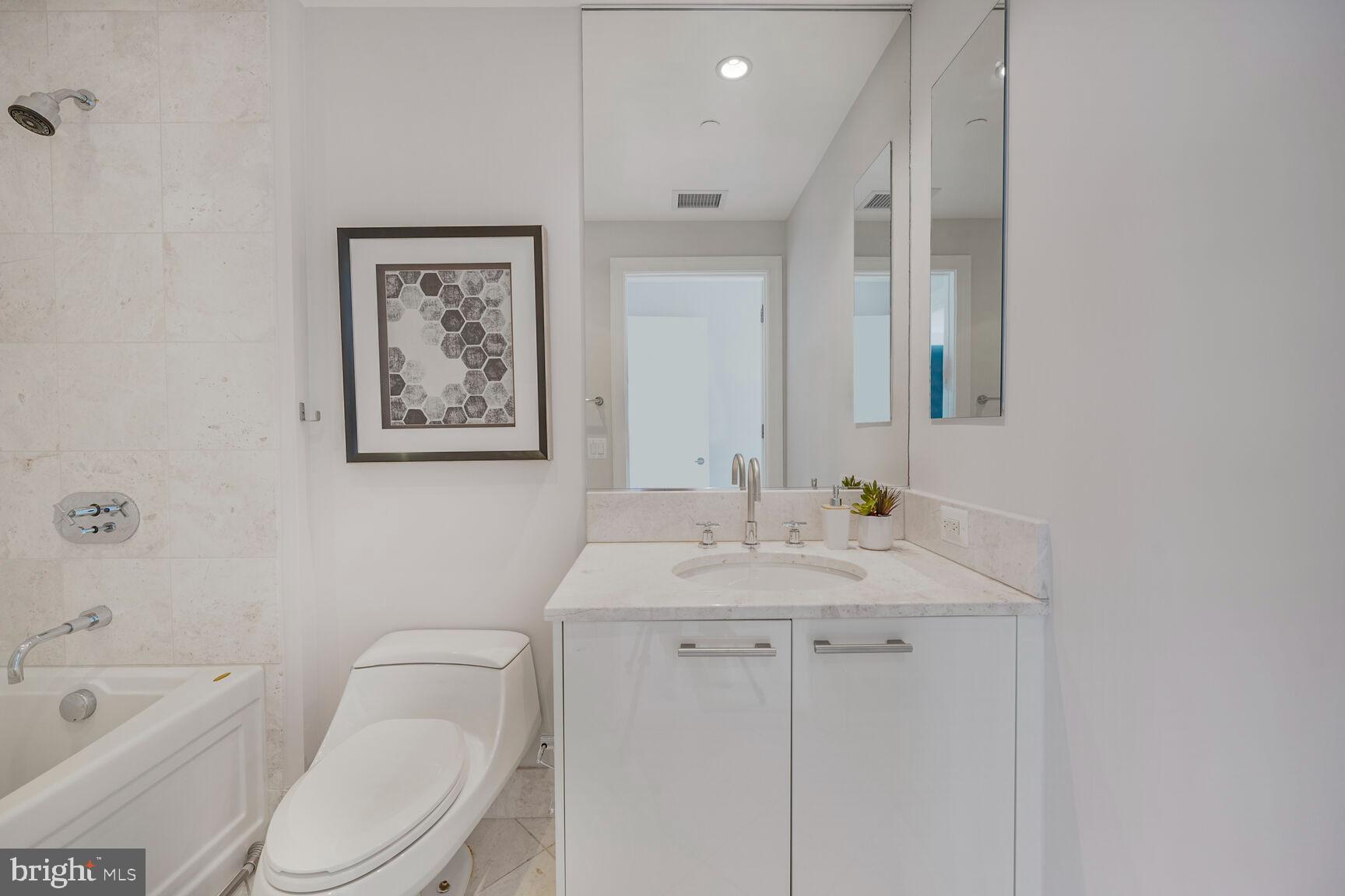 TURNBERRY TOWER - Residential