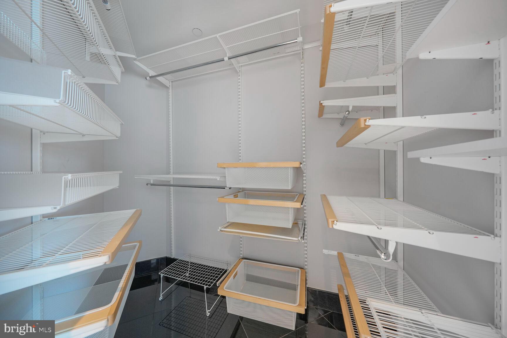 TURNBERRY TOWER - Residential