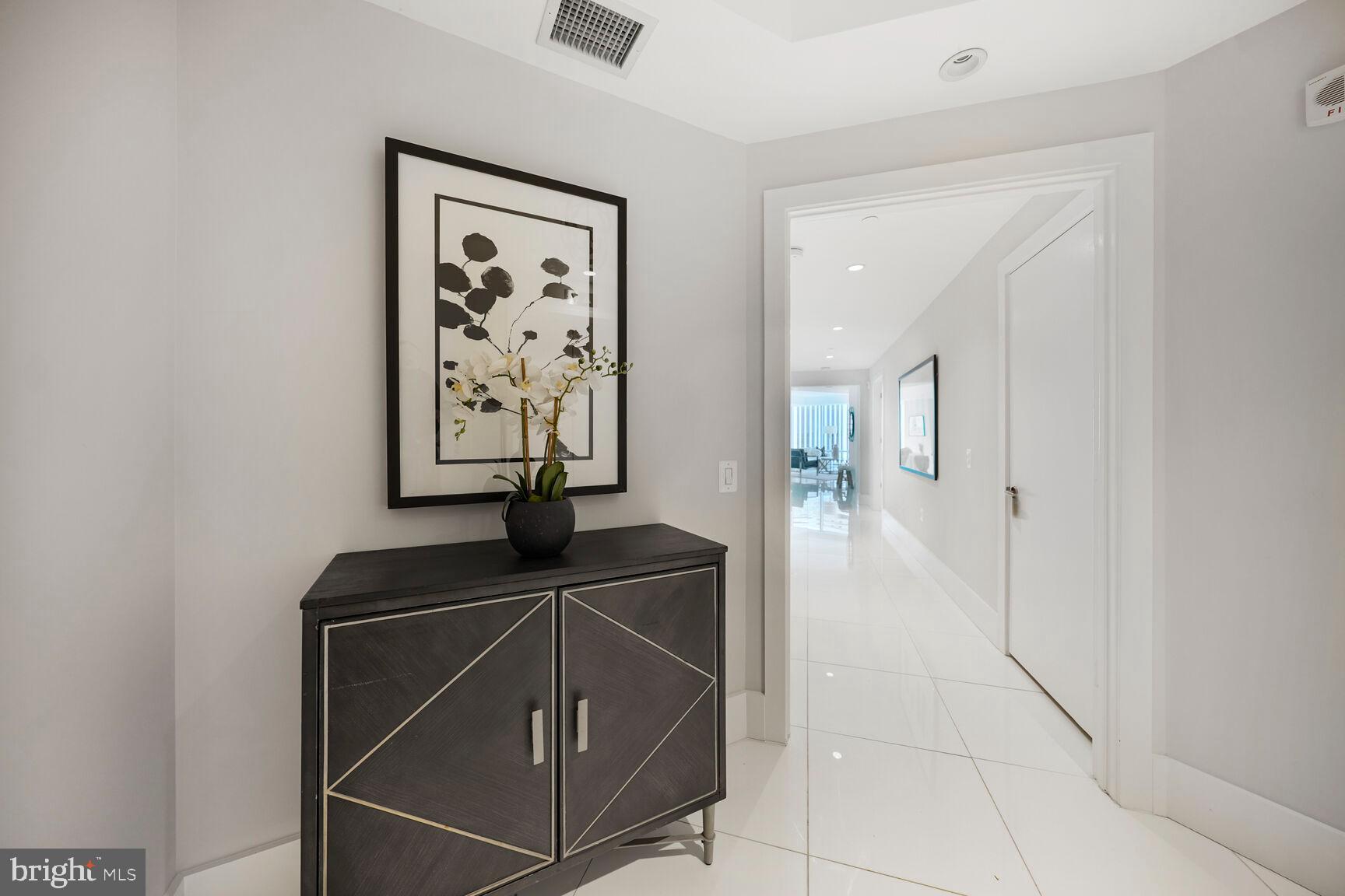 TURNBERRY TOWER - Residential