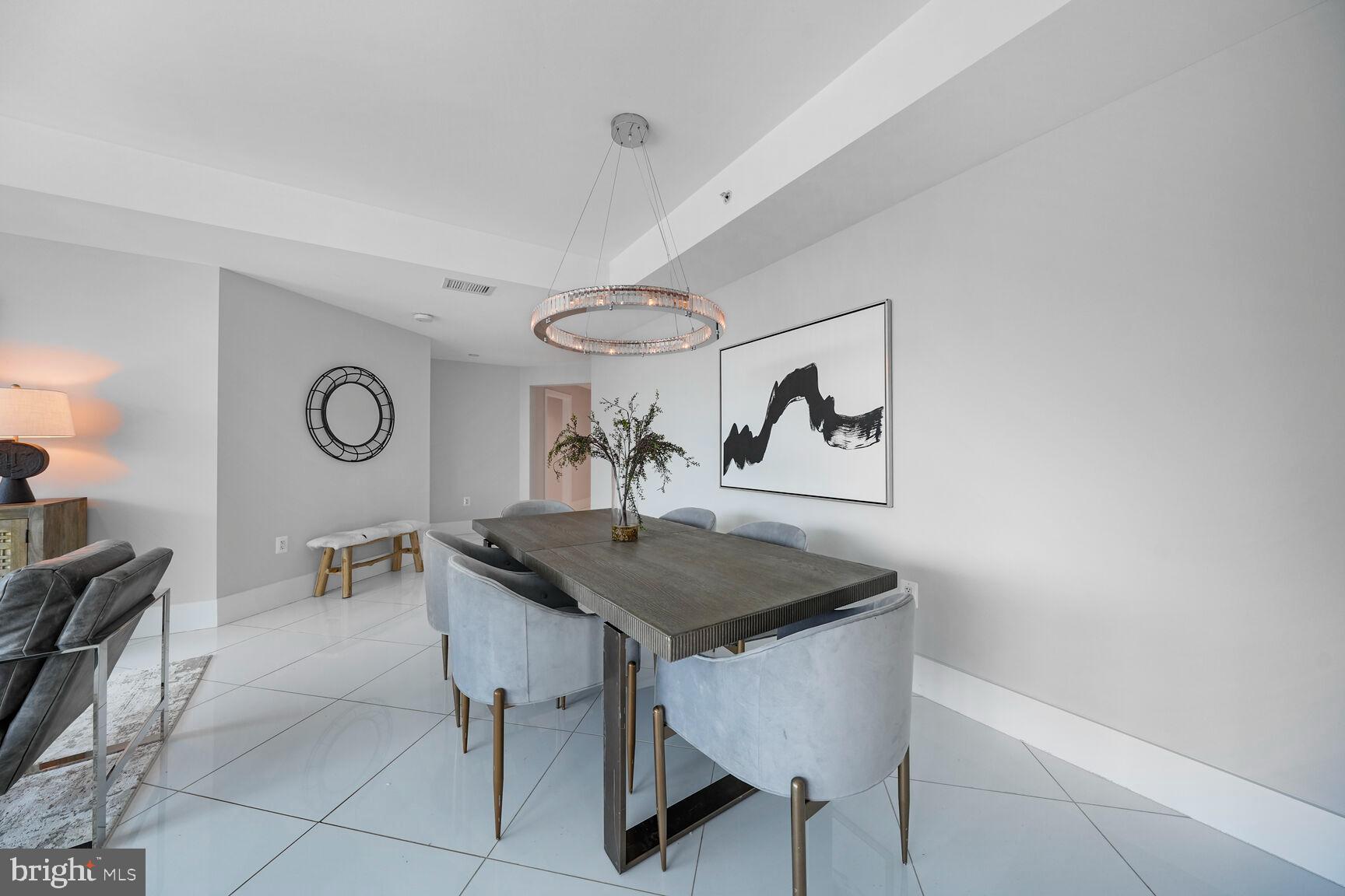 TURNBERRY TOWER - Residential