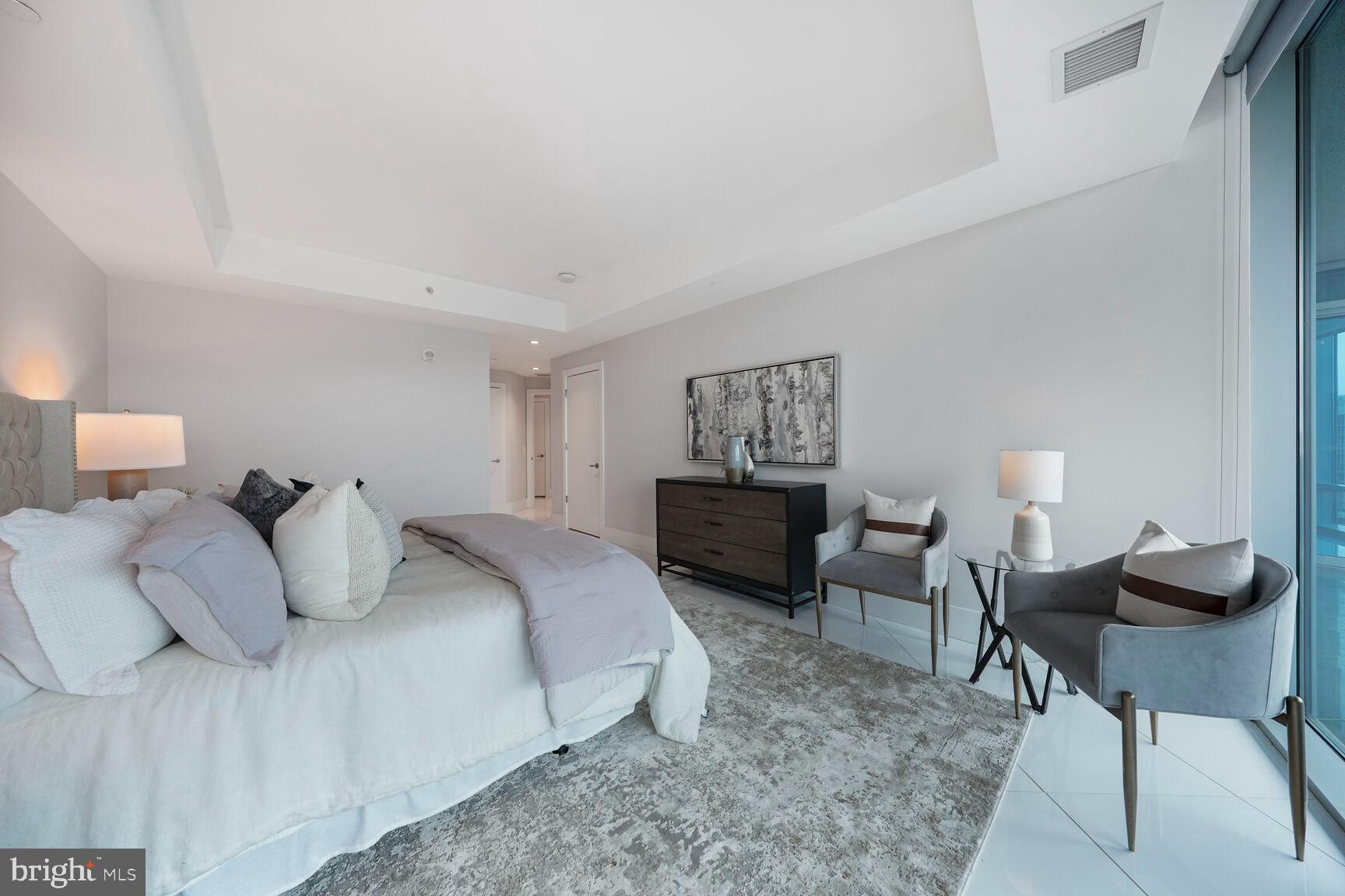 TURNBERRY TOWER - Residential