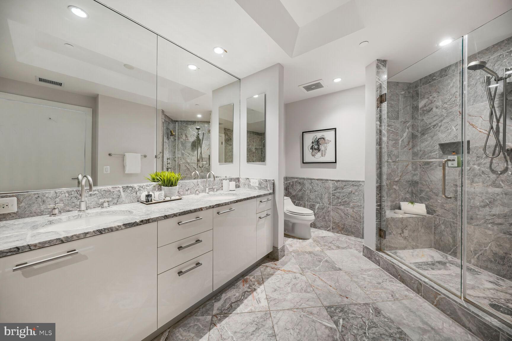 TURNBERRY TOWER - Residential