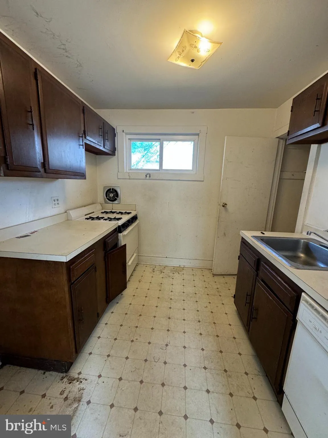 Paulsboro, New Jersey 08066, United States, 1 Bedroom Bedrooms, ,1 BathroomBathrooms,Residential,Contingent,54234