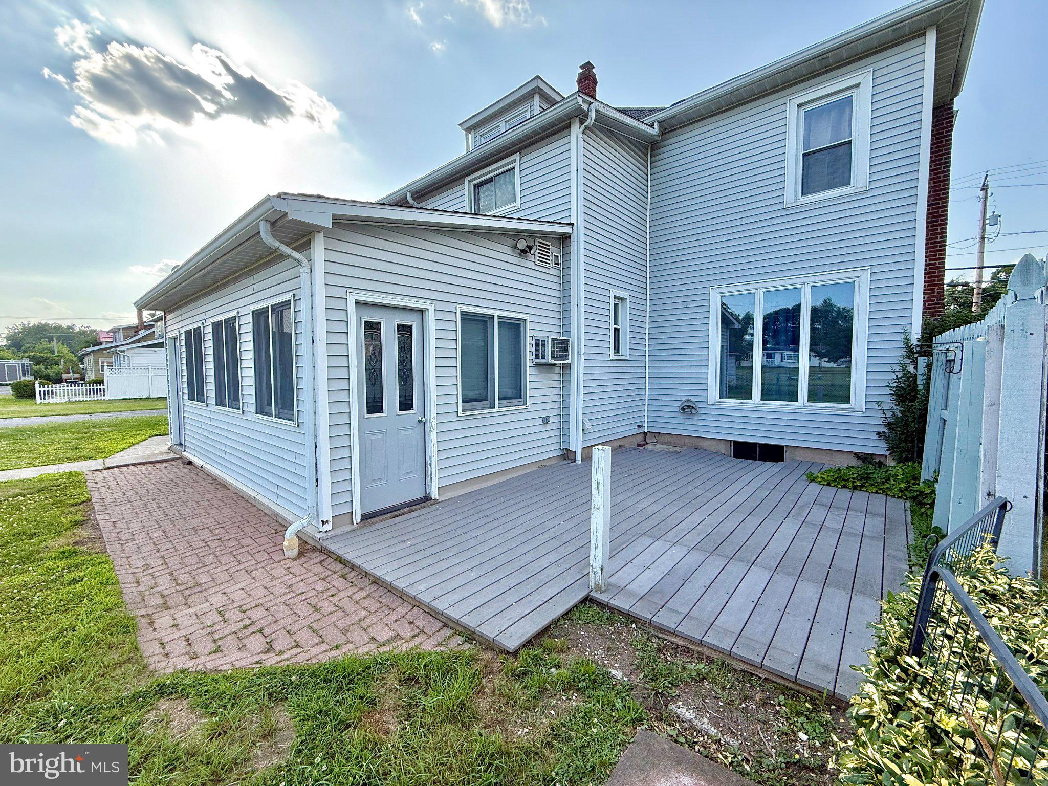 2536 FRONT STREET