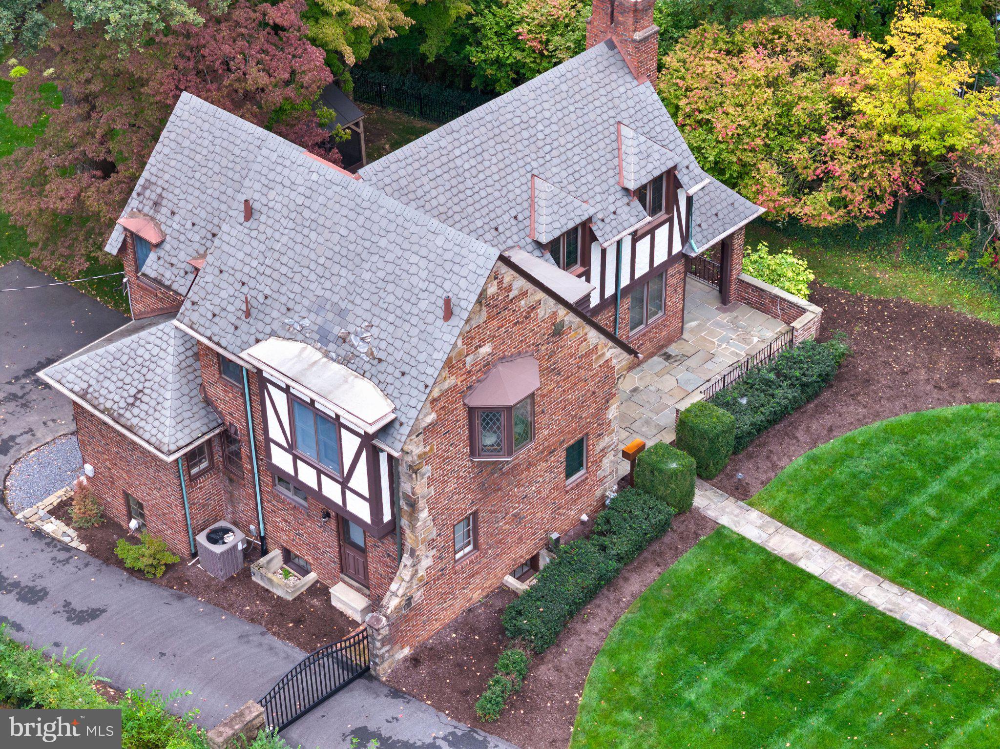 826 FARR PLACE