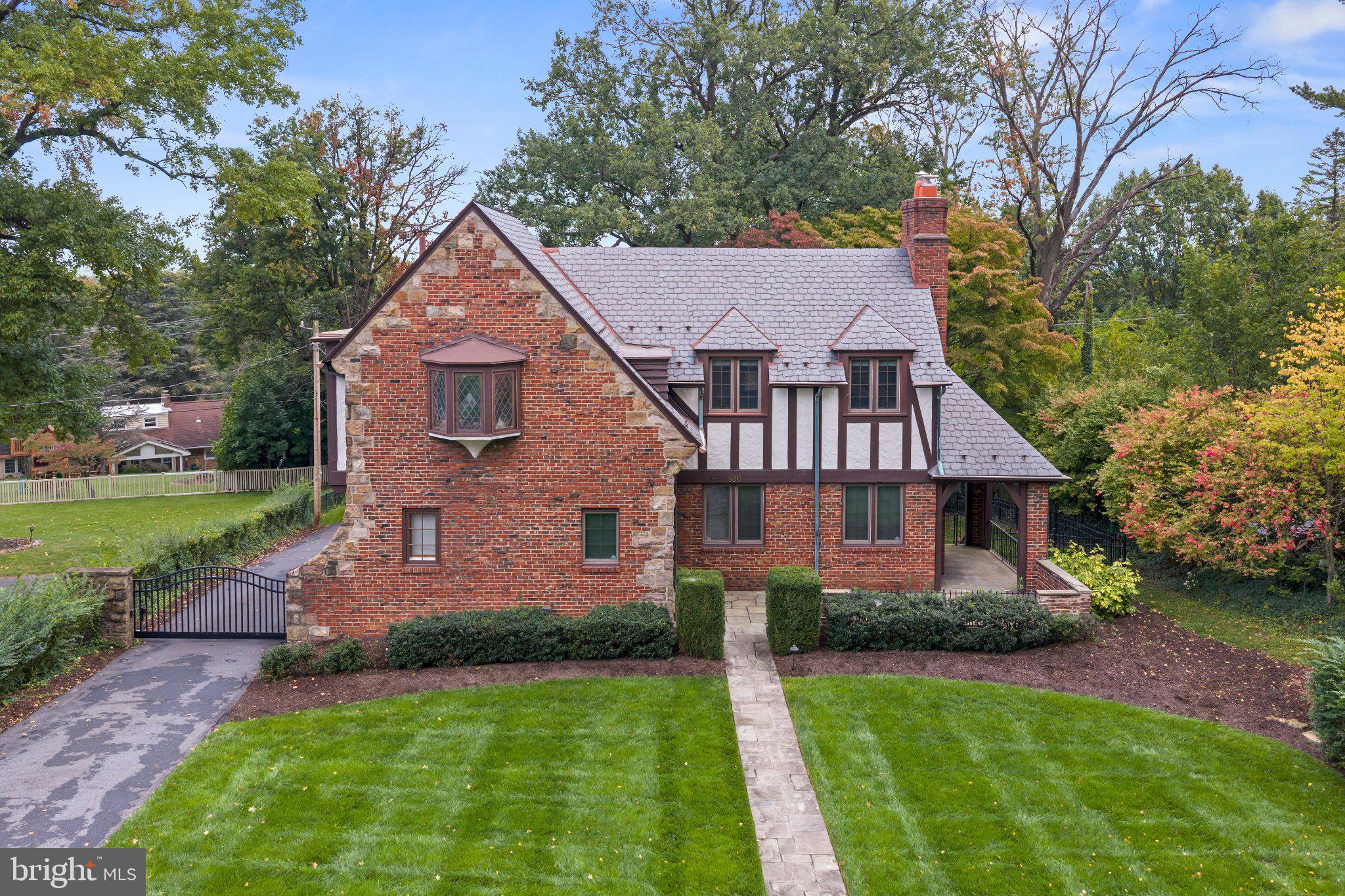 826 FARR PLACE