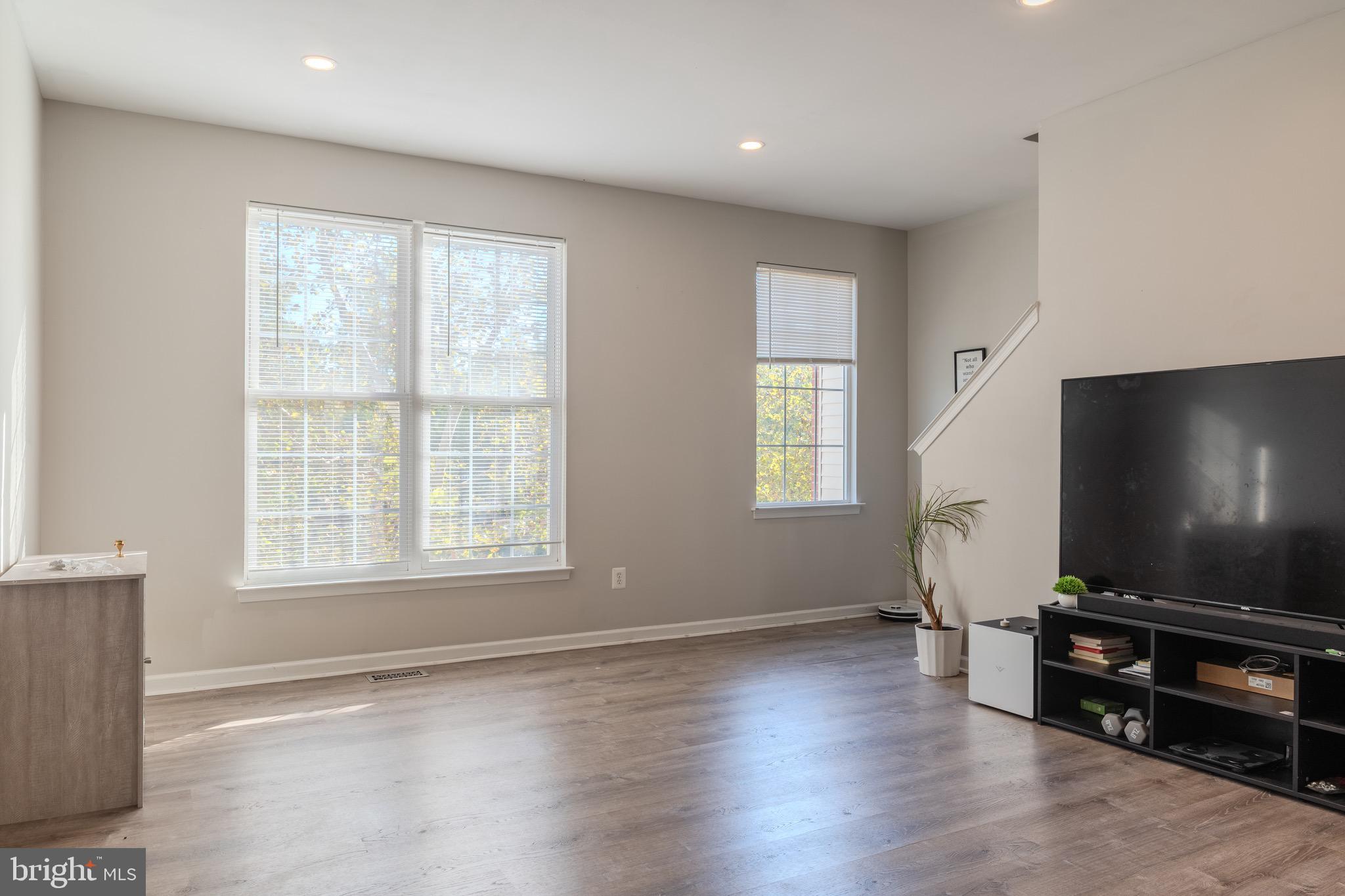 AMBERLEA AT SOUTH RIDING - Residential Lease