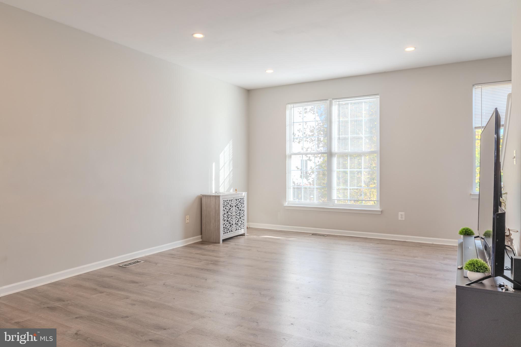 AMBERLEA AT SOUTH RIDING - Residential Lease