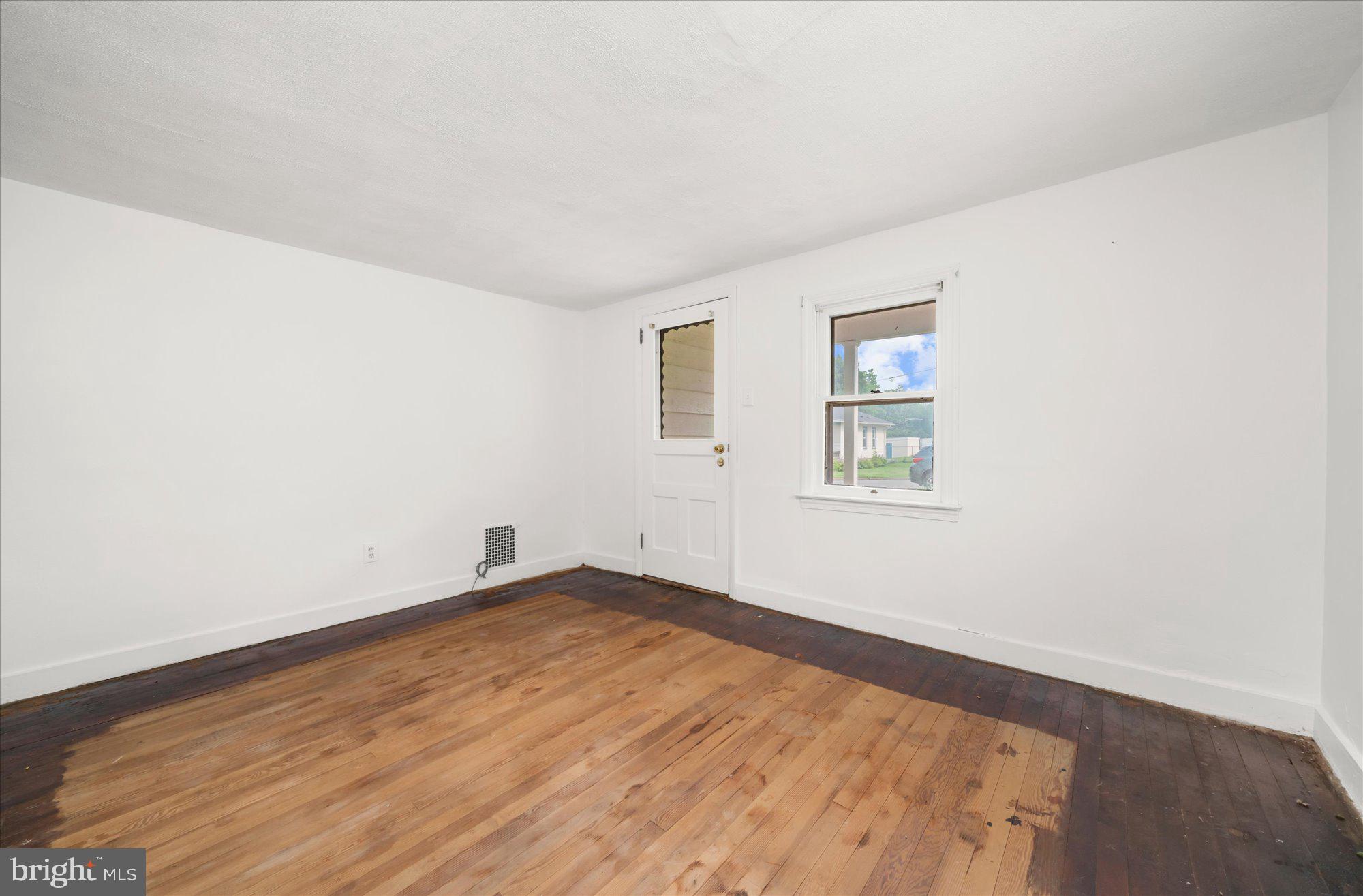 138 W SIXTH STREET
