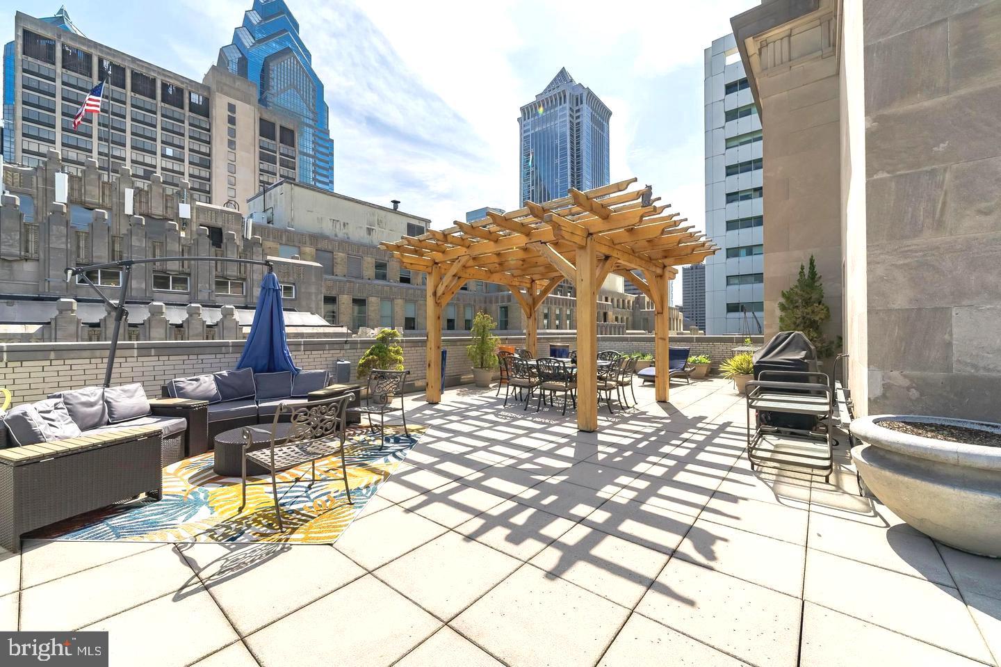 LOGAN SQUARE - Residential