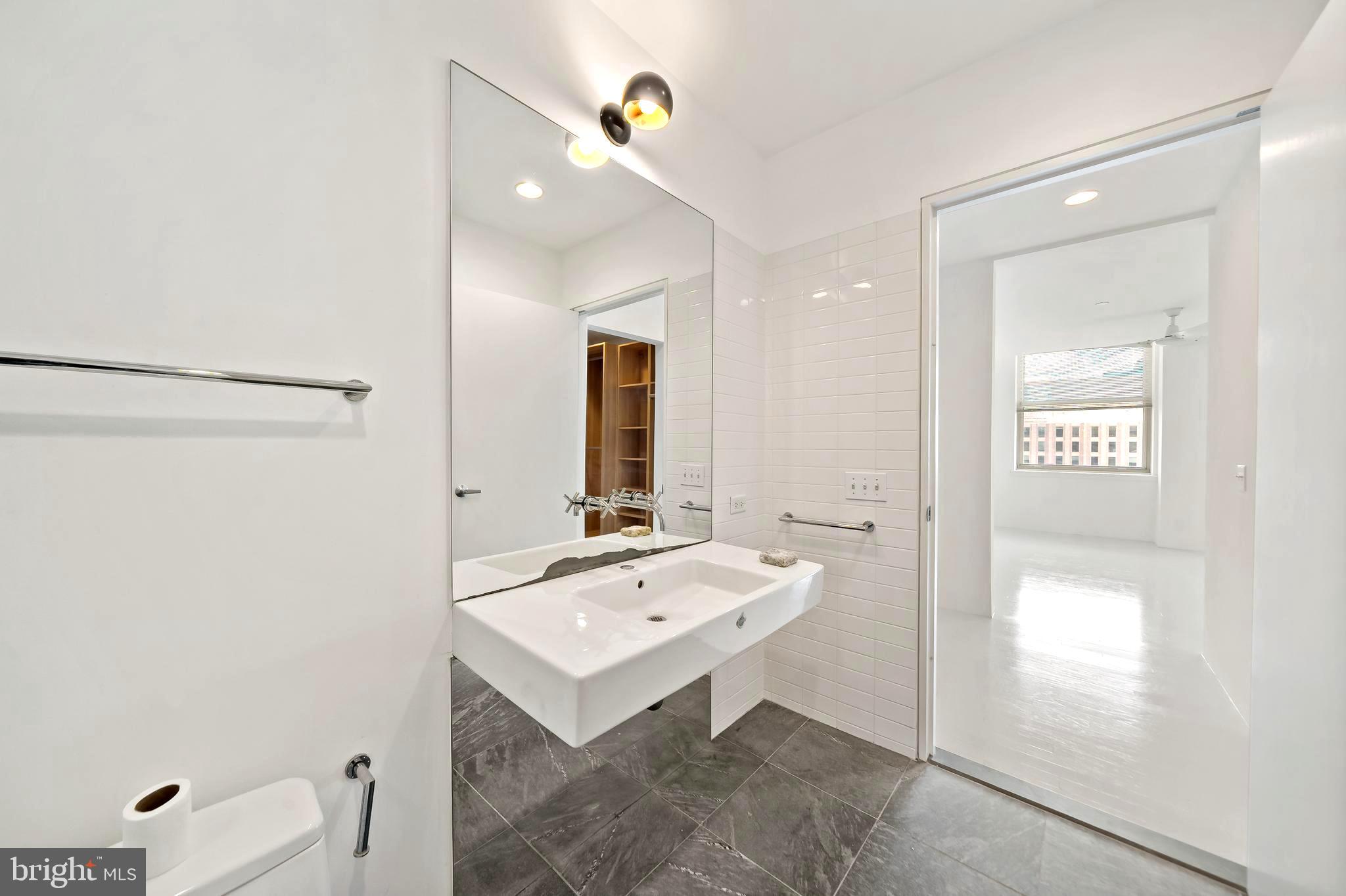 LOGAN SQUARE - Residential