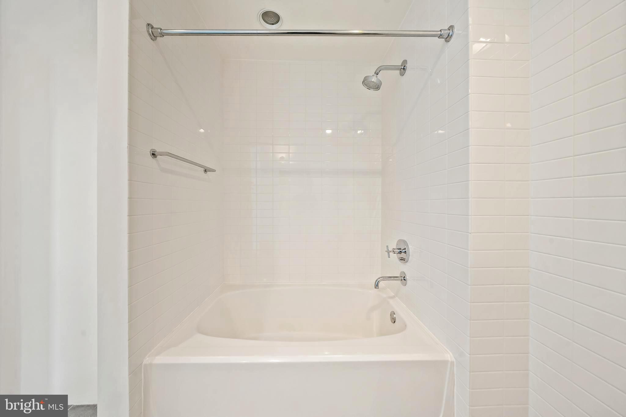 LOGAN SQUARE - Residential