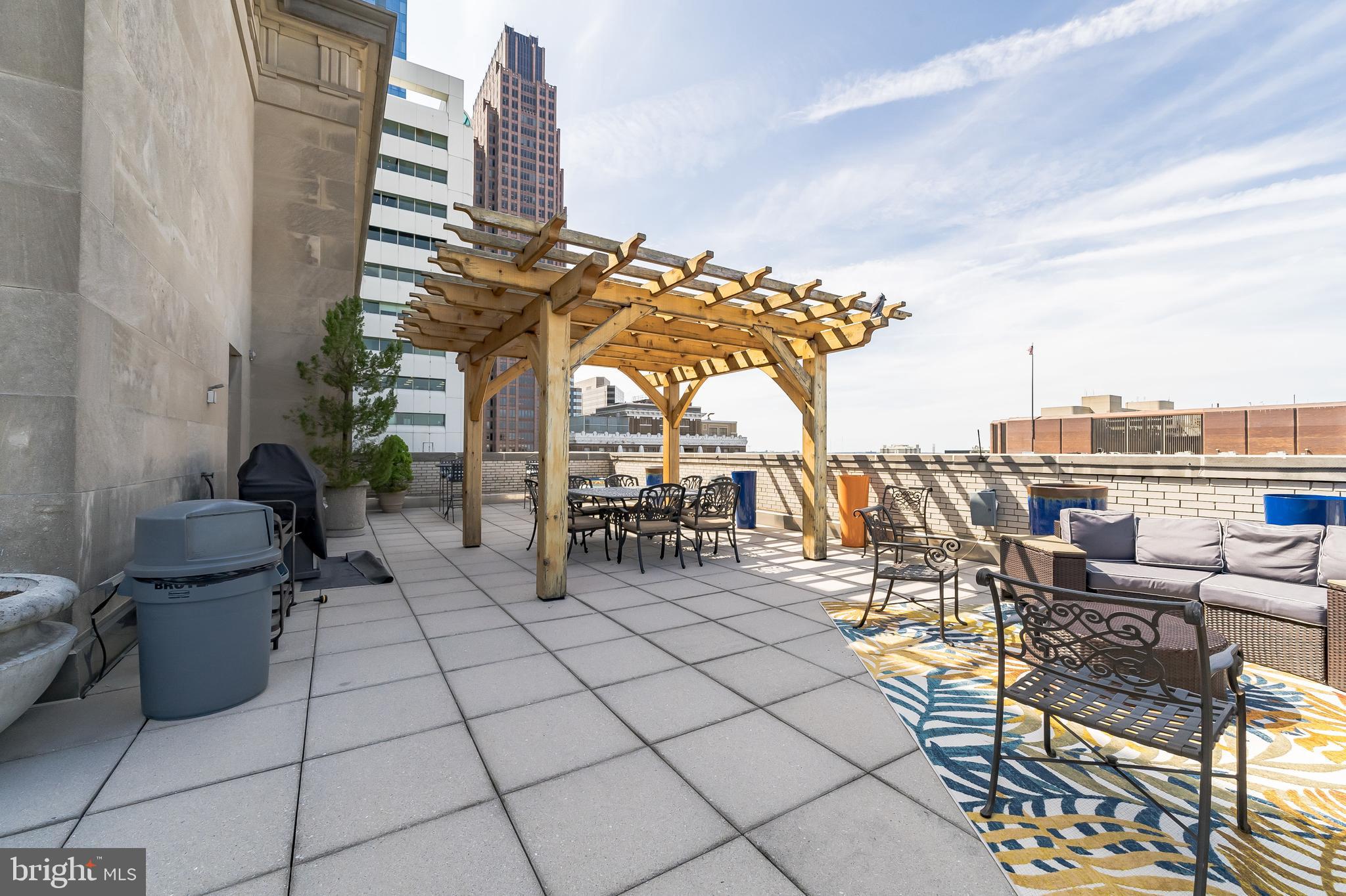 LOGAN SQUARE - Residential