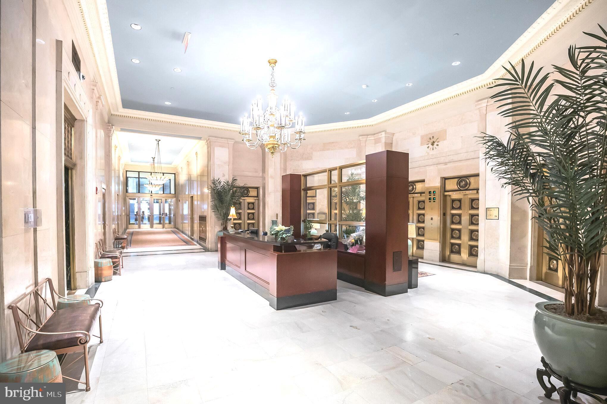 LOGAN SQUARE - Residential