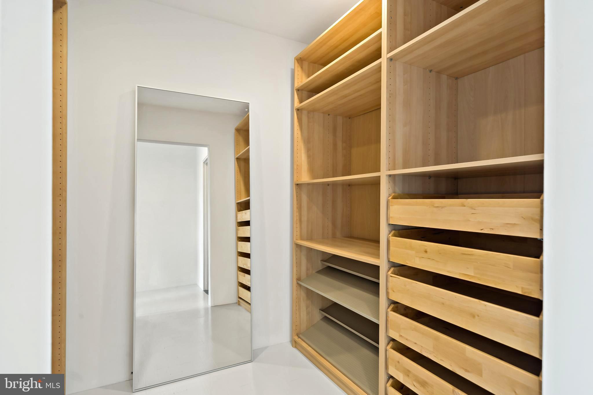 LOGAN SQUARE - Residential