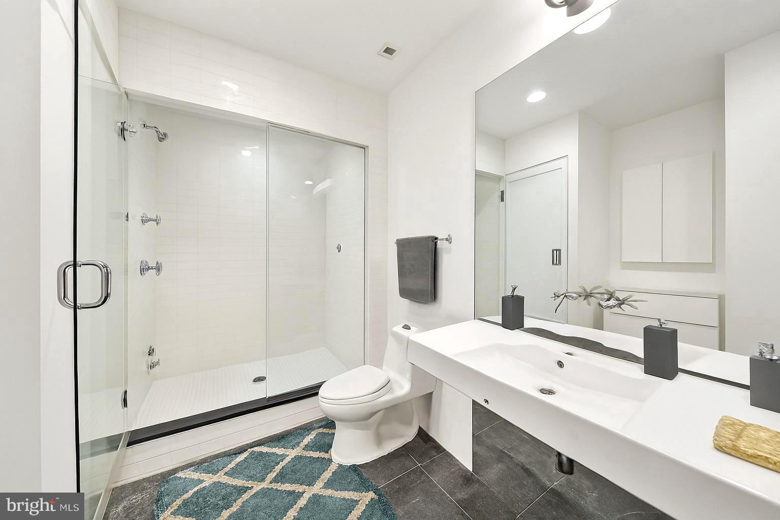 LOGAN SQUARE - Residential