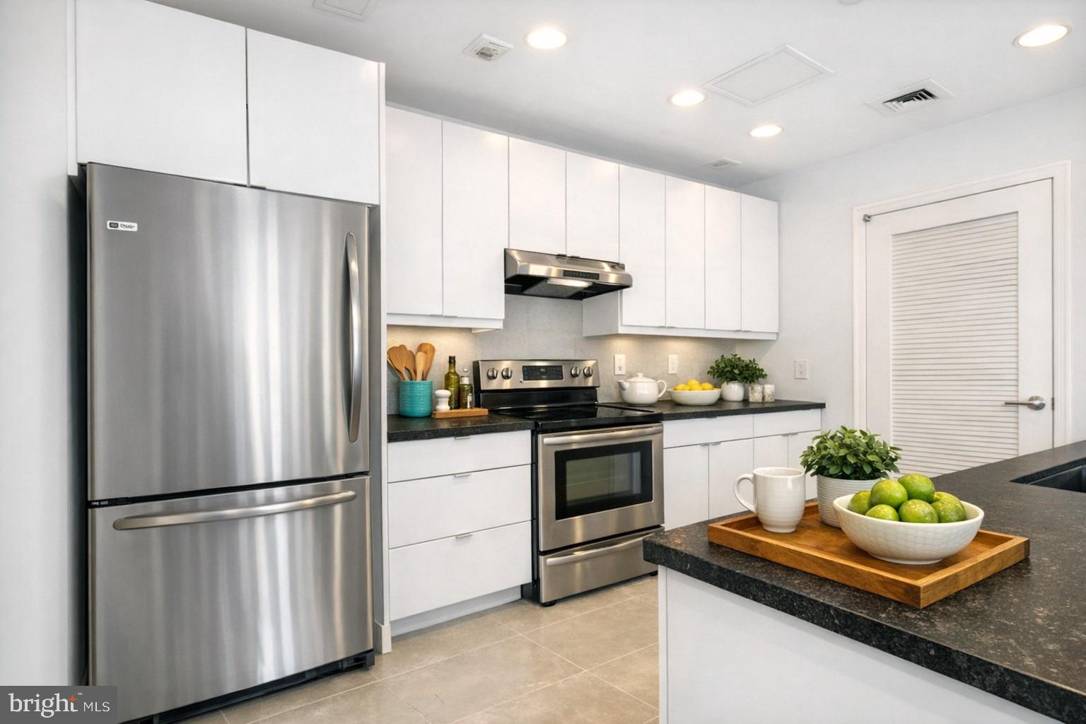 LOGAN SQUARE - Residential