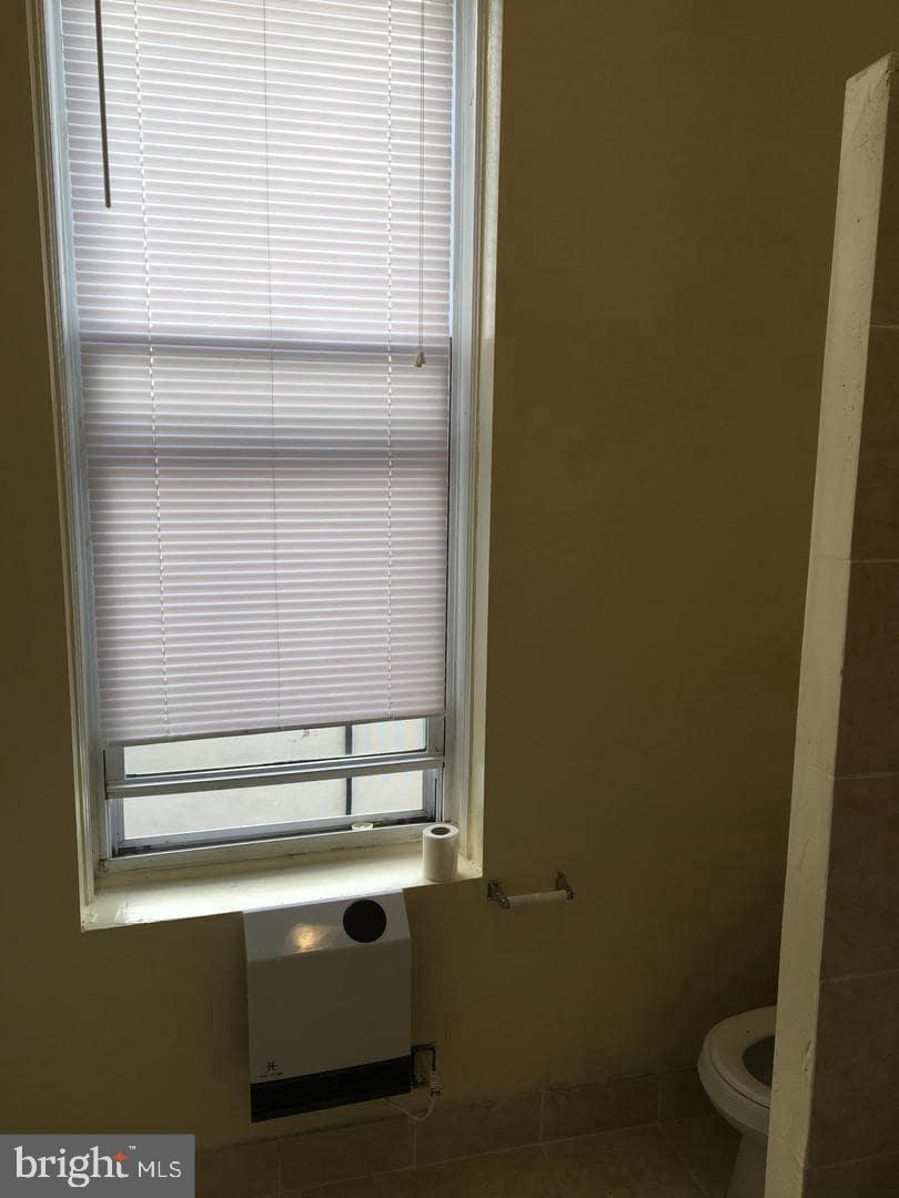 PHILADELPHIA (NORTHWEST) - Commercial Sale