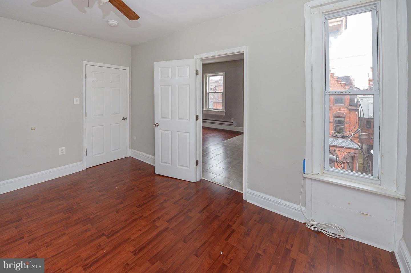 PHILADELPHIA (NORTHWEST) - Commercial Sale