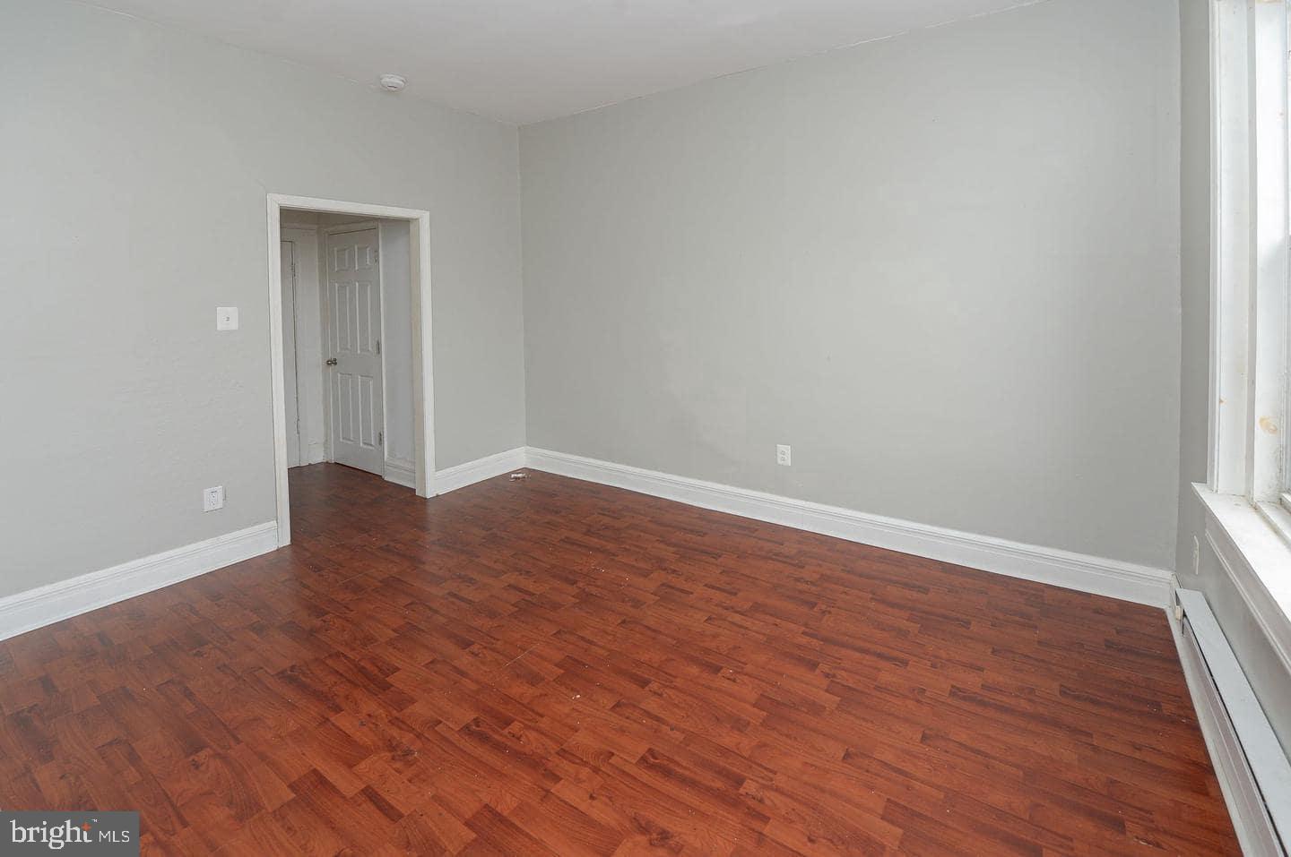 PHILADELPHIA (NORTHWEST) - Commercial Sale