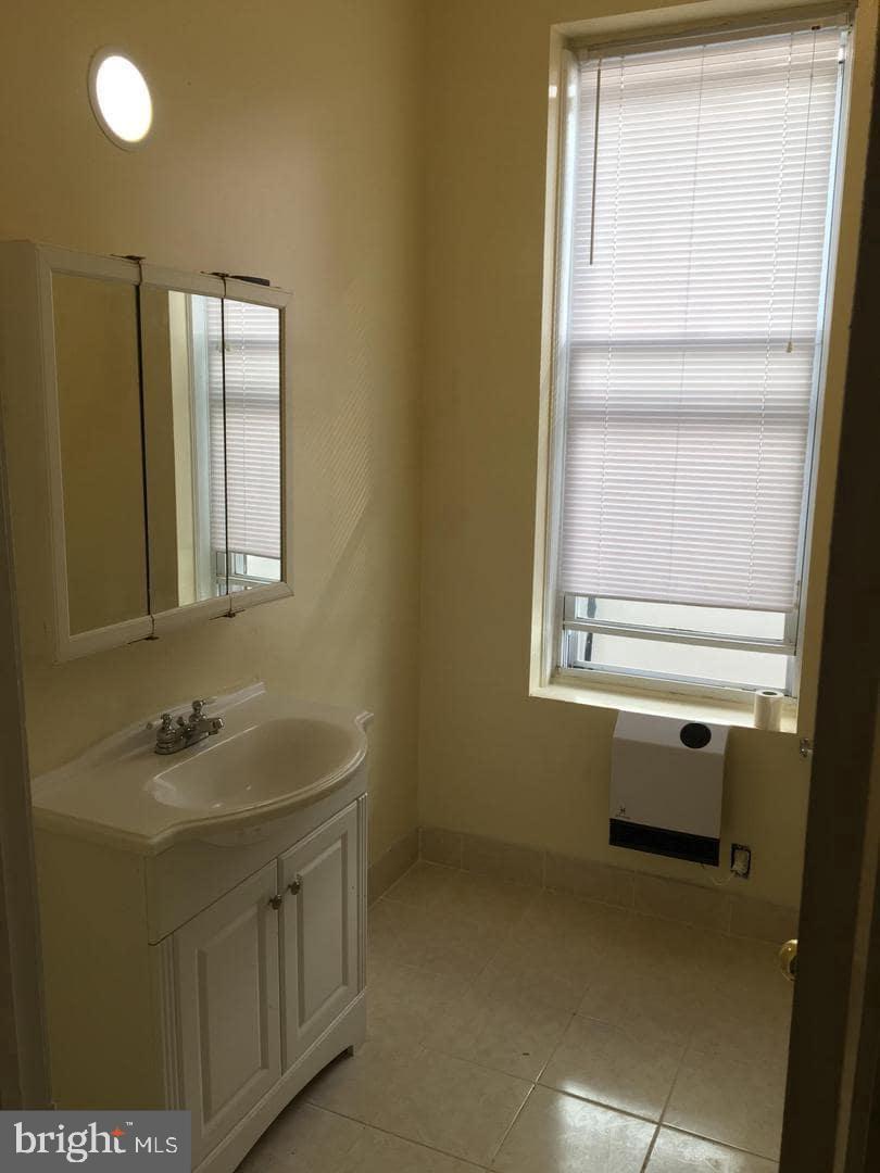 PHILADELPHIA (NORTHWEST) - Commercial Sale