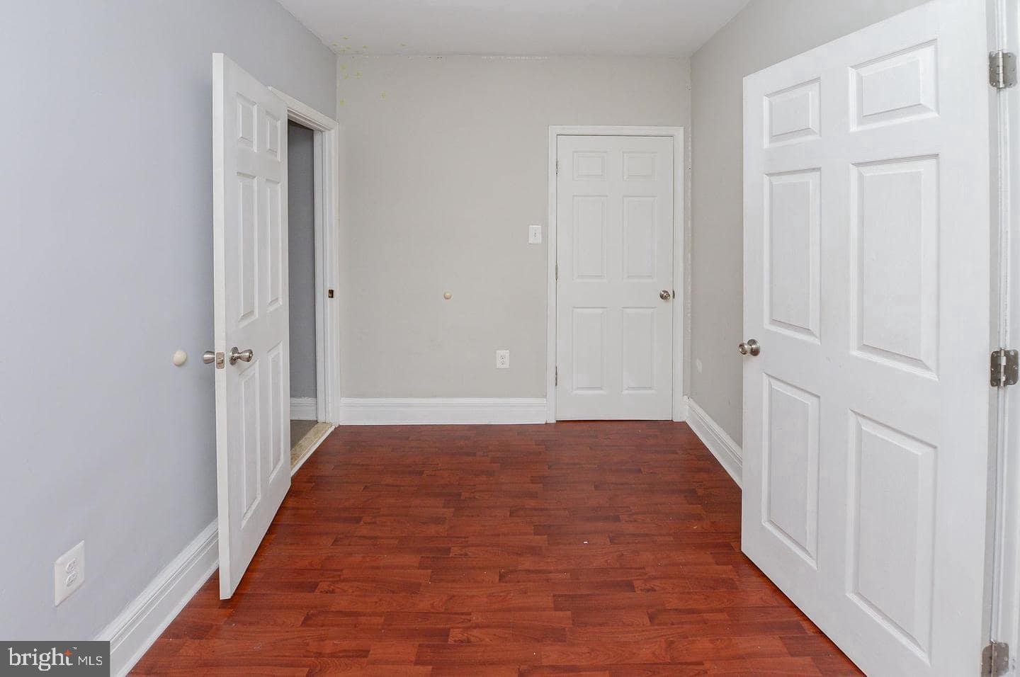 PHILADELPHIA (NORTHWEST) - Commercial Sale