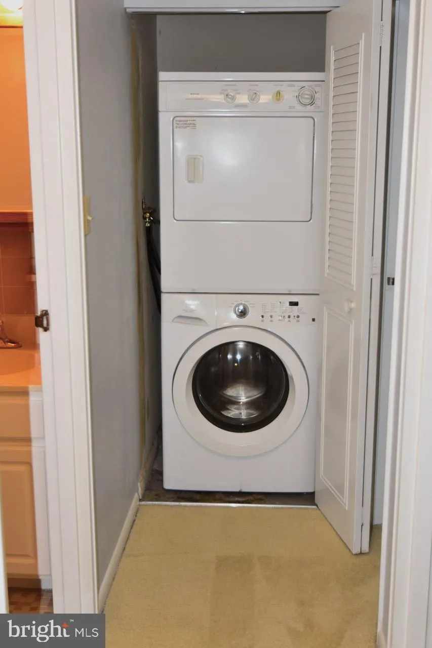 Reading, Pennsylvania 19610, United States, 2 Bedrooms Bedrooms, ,2 BathroomsBathrooms,Residential,Pending,99764