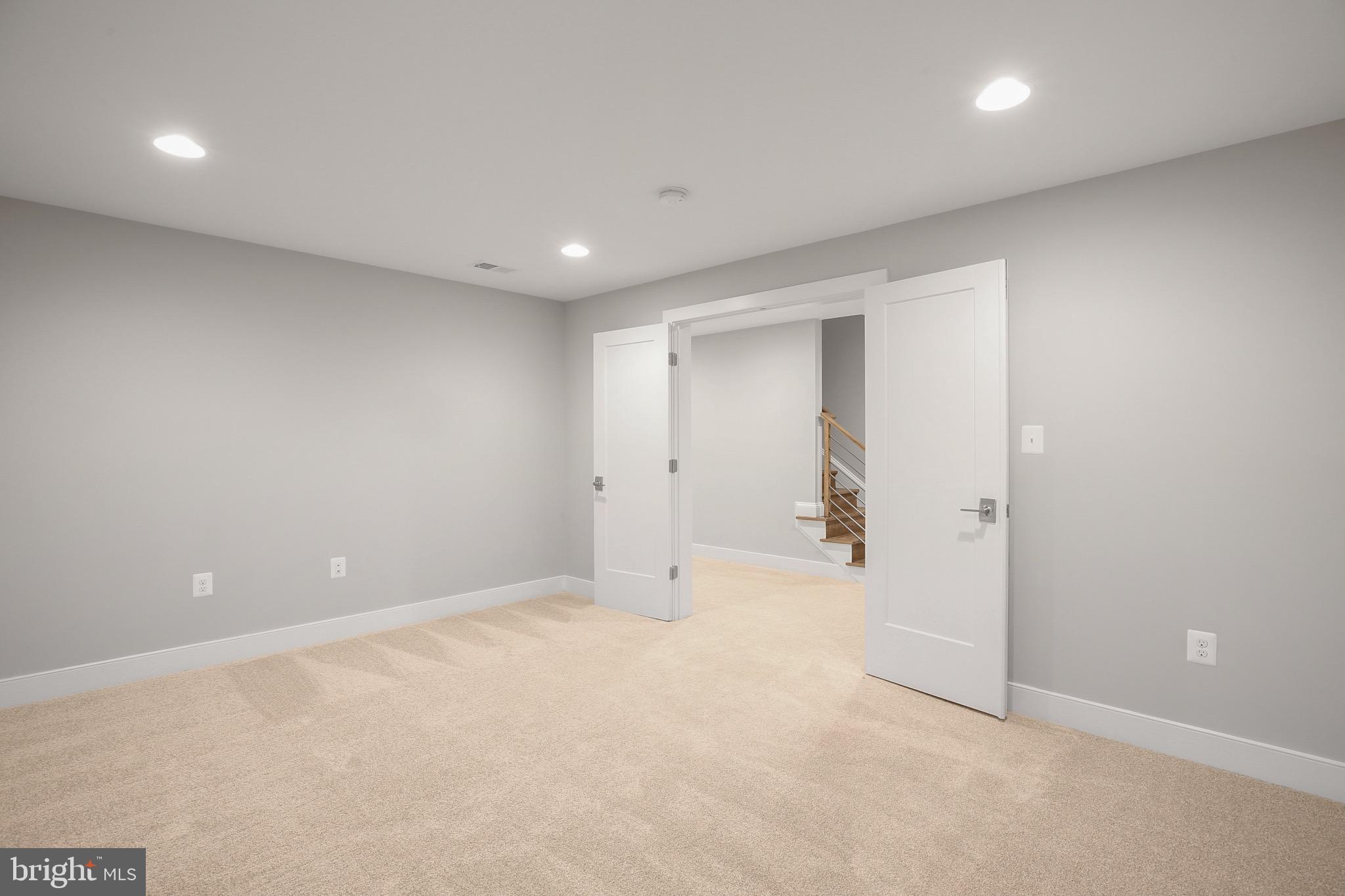 STONEWALL MANOR - Residential