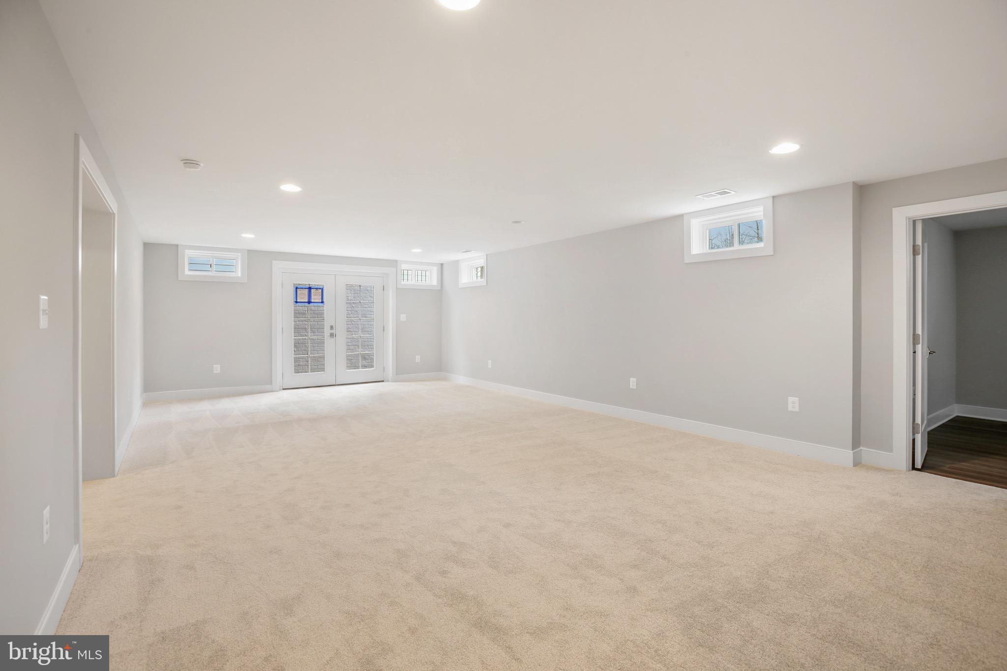 STONEWALL MANOR - Residential