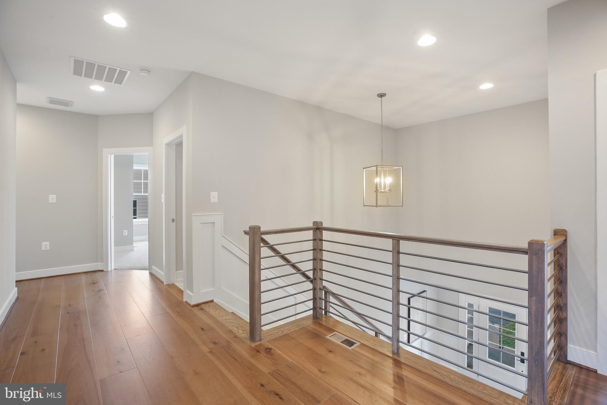 STONEWALL MANOR - Residential