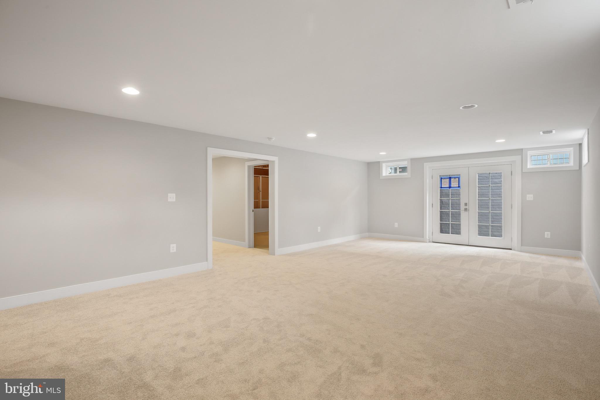 STONEWALL MANOR - Residential