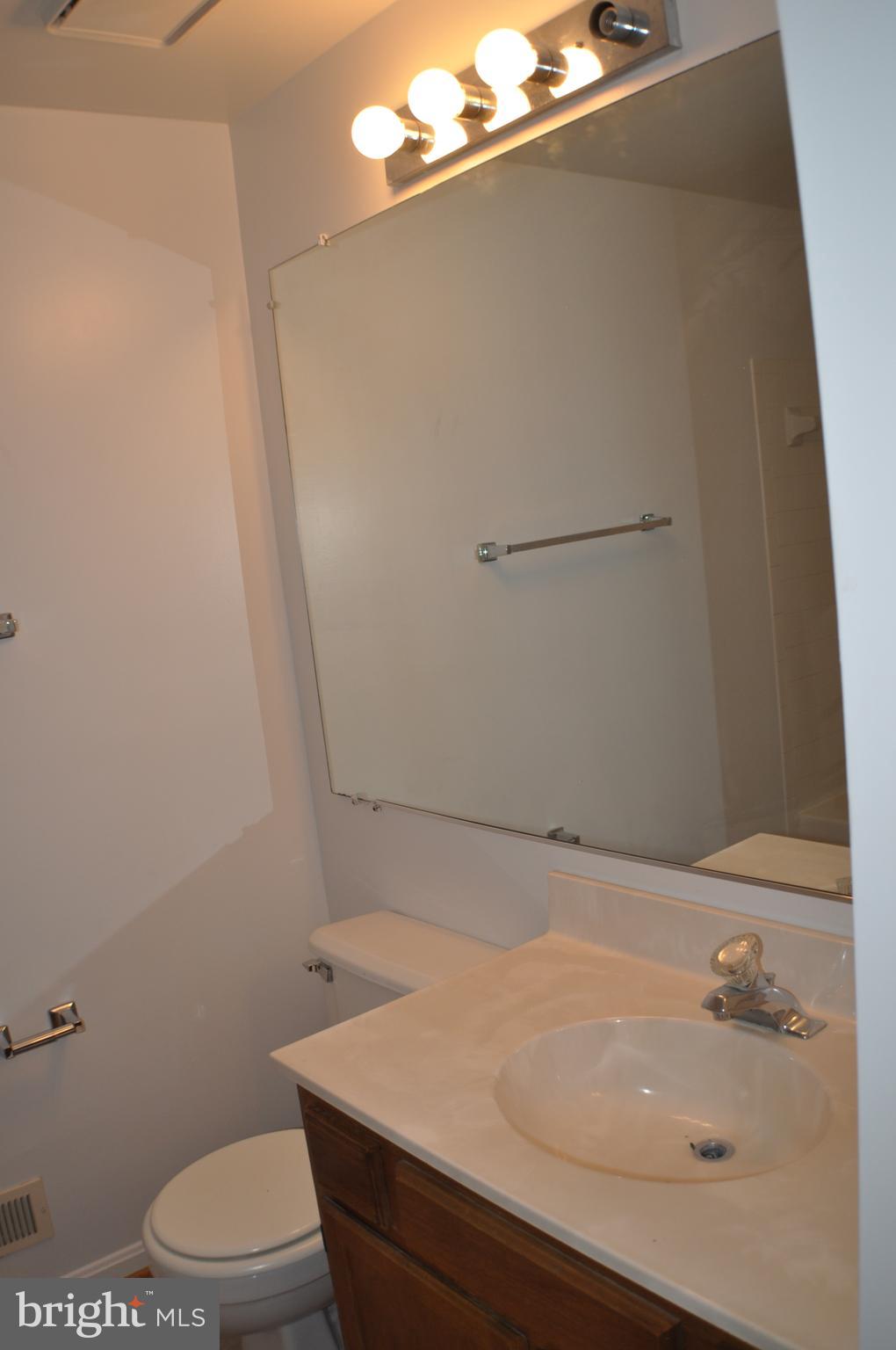 HAMPSHIRE - Residential Lease