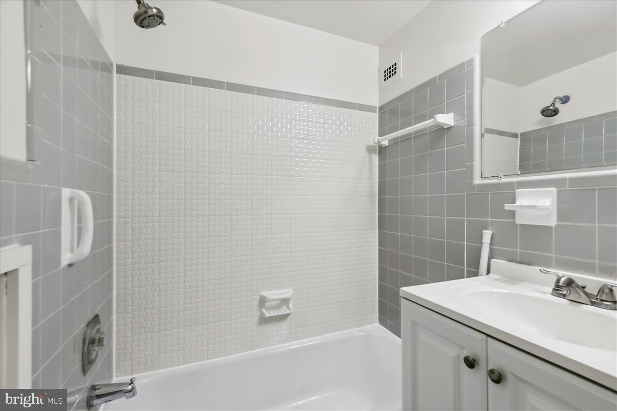 GROSVENOR PARK - Residential Lease