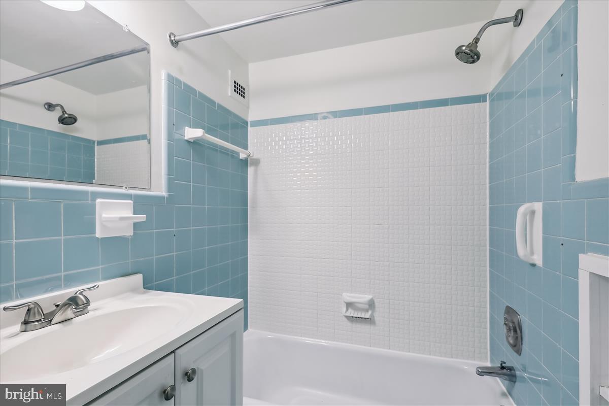 GROSVENOR PARK - Residential Lease