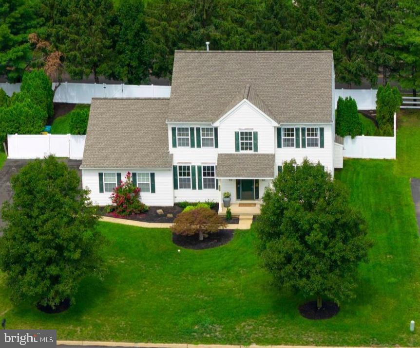 1832 HERITAGE DRIVE