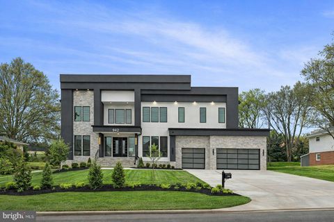 942 DEAD RUN DRIVE MCLEAN VA 22101