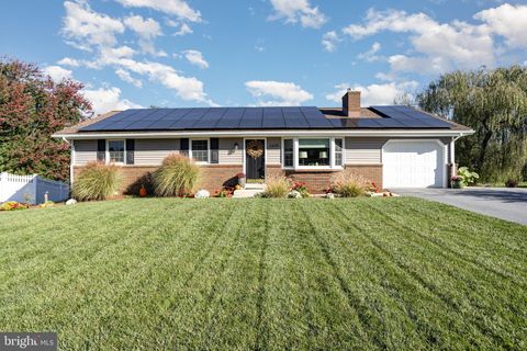 2439 ELLENDALE DRIVE LANCASTER PA 17602