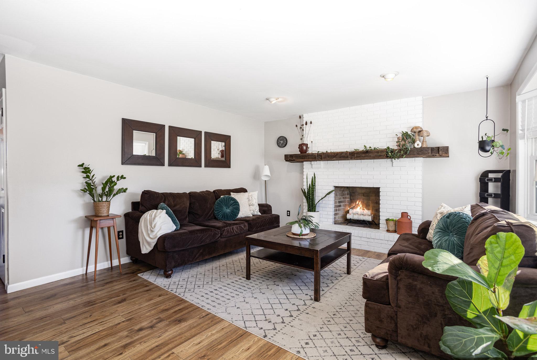 2439 ELLENDALE DRIVE
