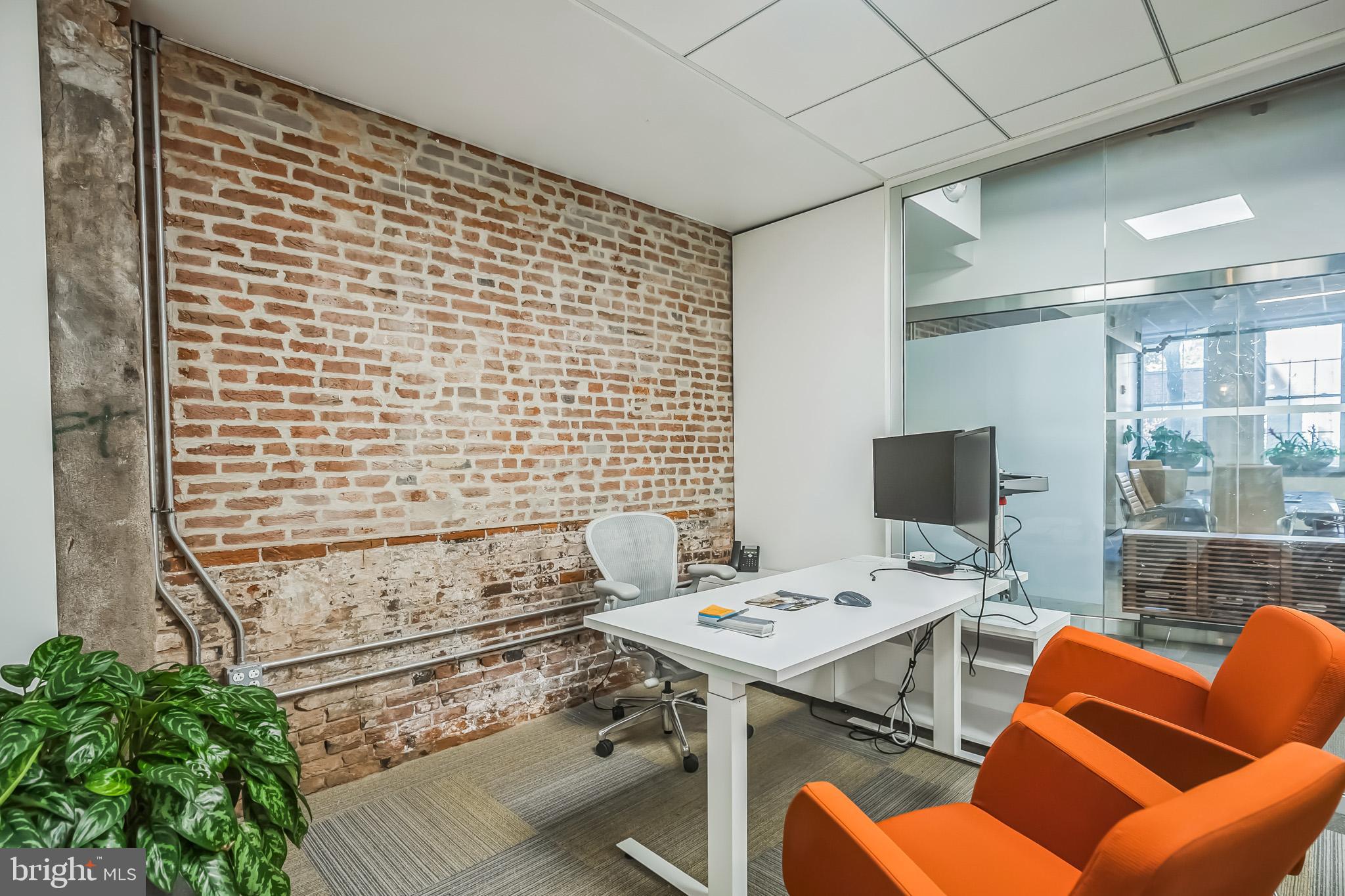 LOGAN SQUARE - Commercial Sale
