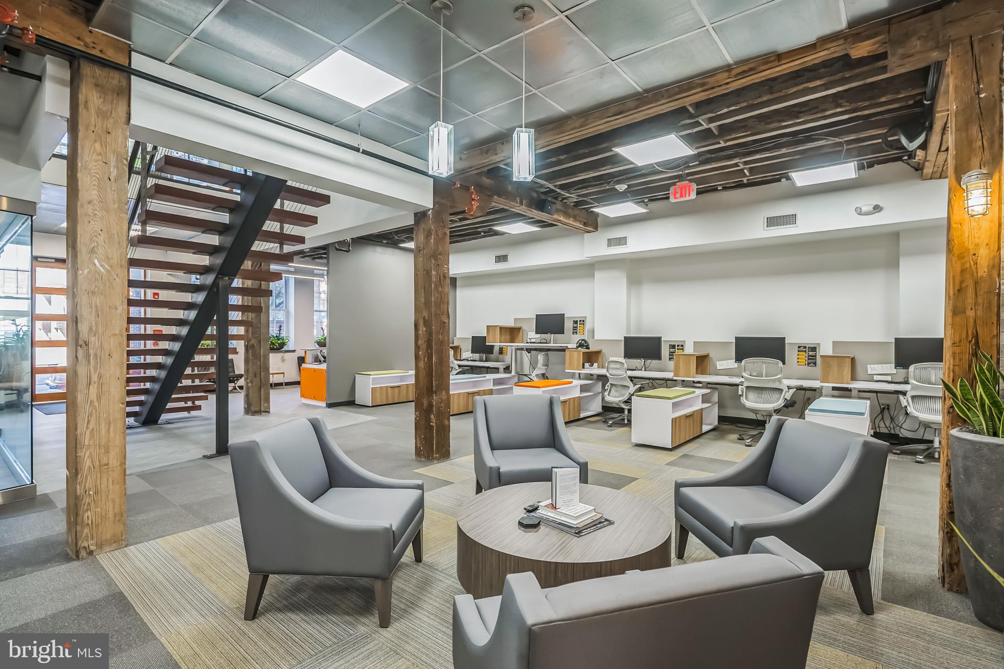 LOGAN SQUARE - Commercial Sale