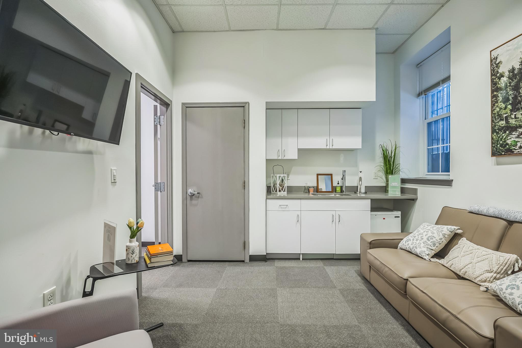 LOGAN SQUARE - Commercial Sale