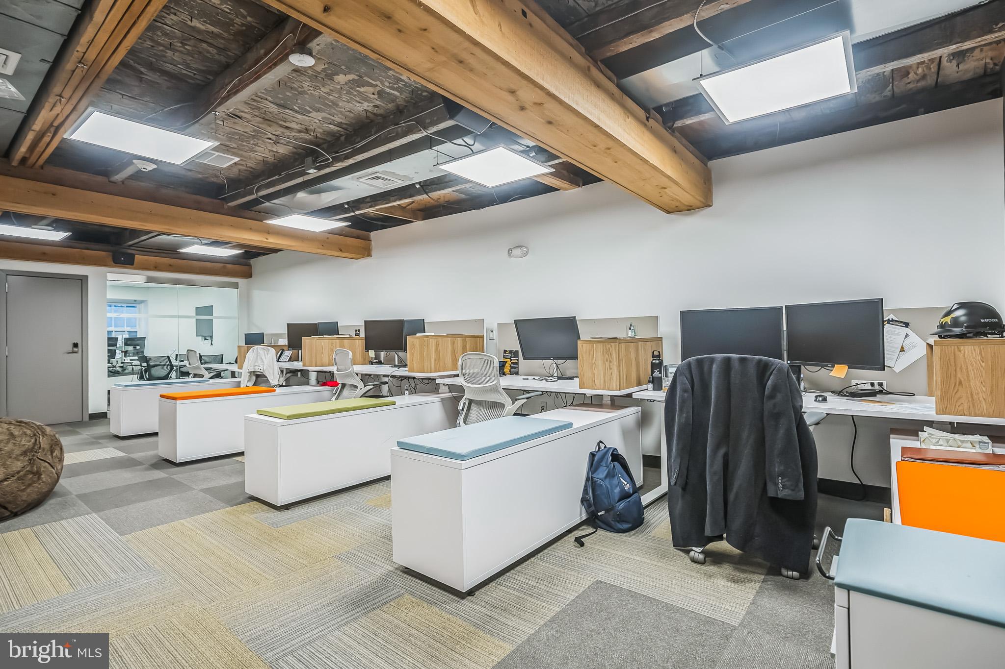 LOGAN SQUARE - Commercial Sale