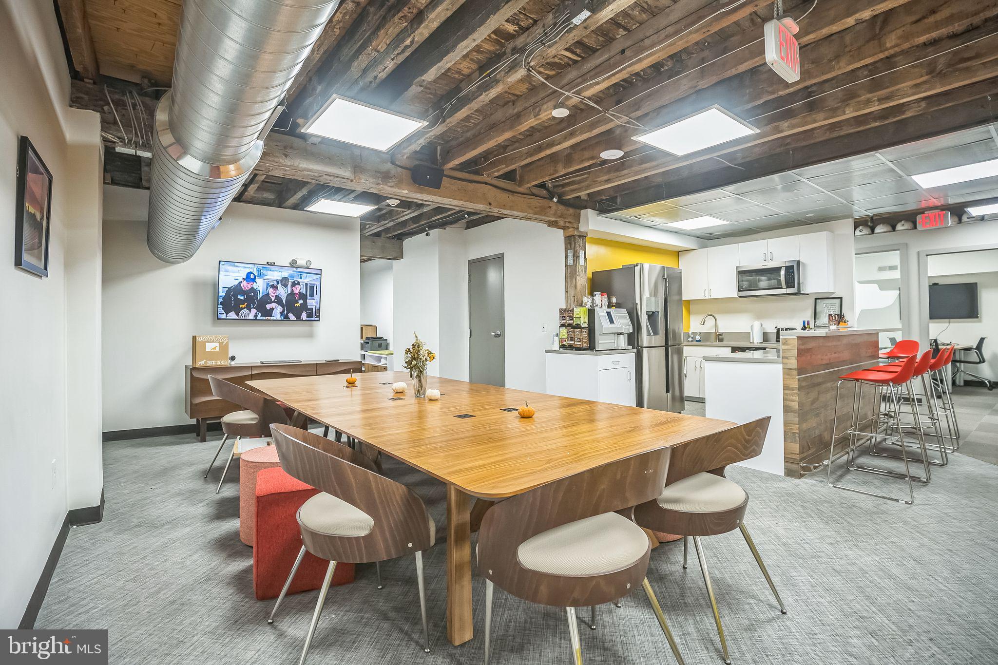 LOGAN SQUARE - Commercial Sale