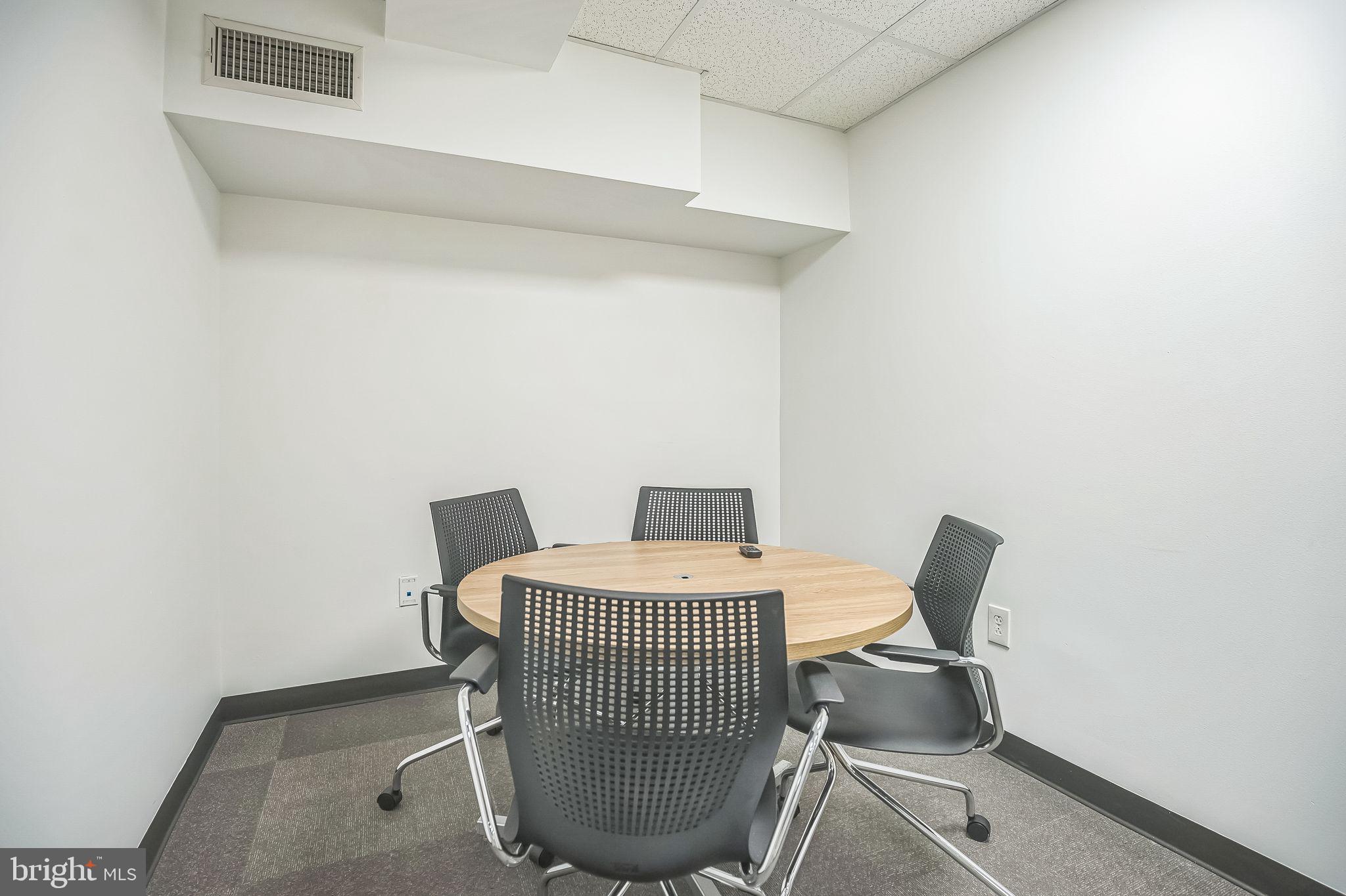 LOGAN SQUARE - Commercial Sale