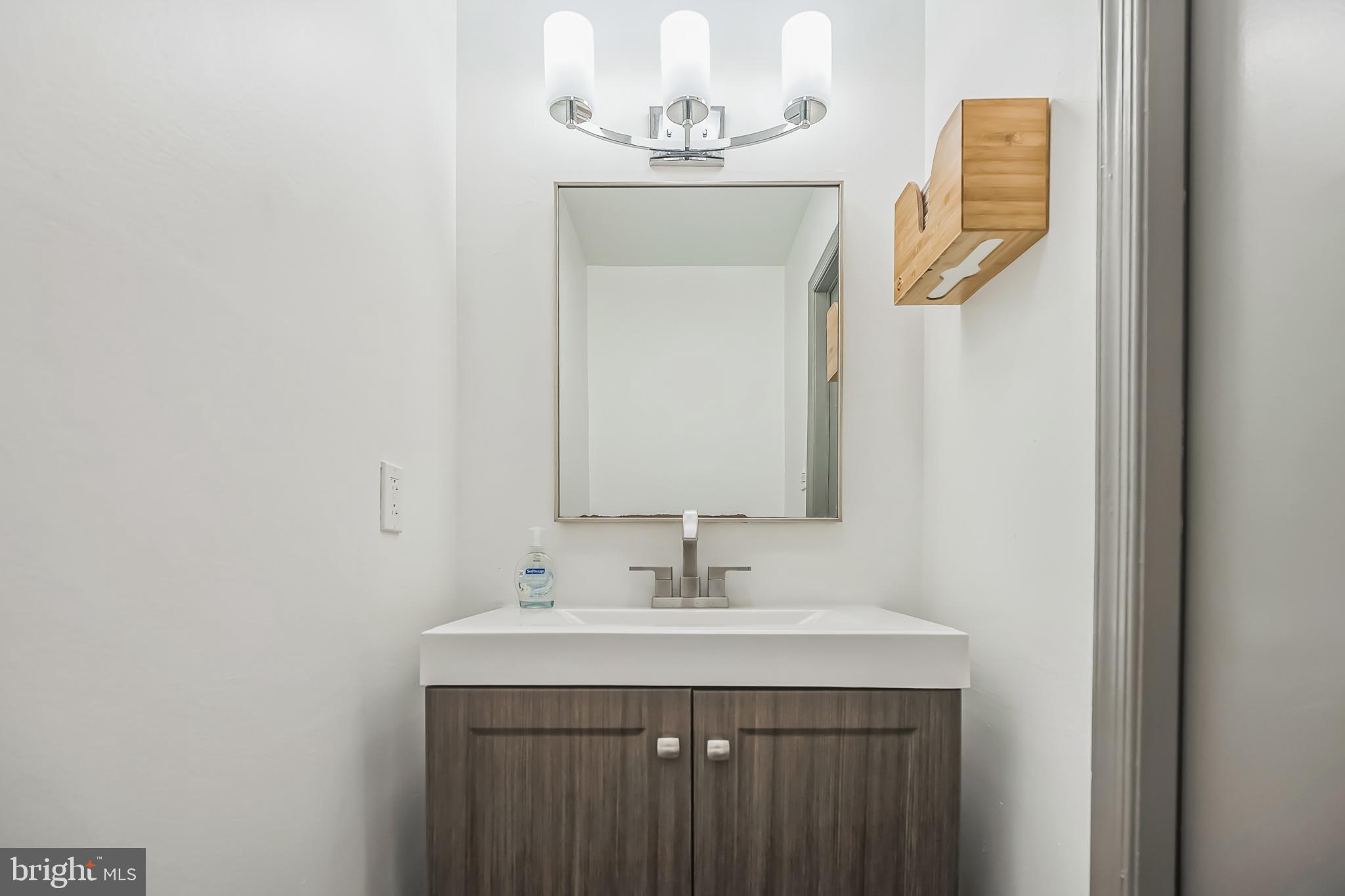 LOGAN SQUARE - Commercial Sale
